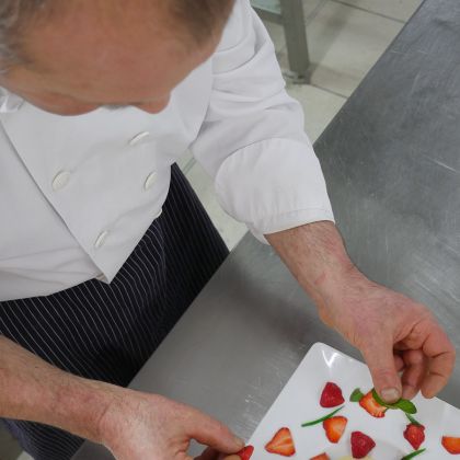 Le chef Hervé Crozier en cuisine